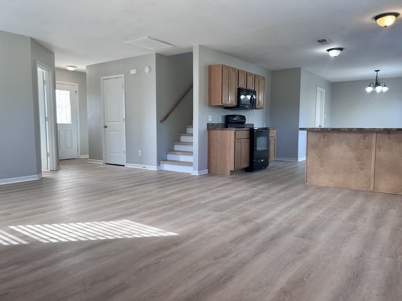 379 Jasmine Dr - Photo 4 of 30