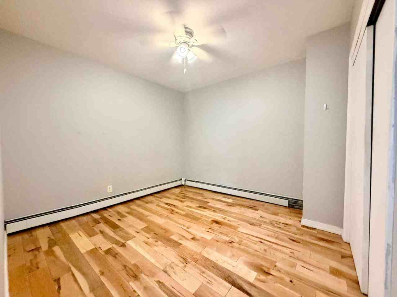 224 Macarthur Ave Unit B - Photo 2 of 26