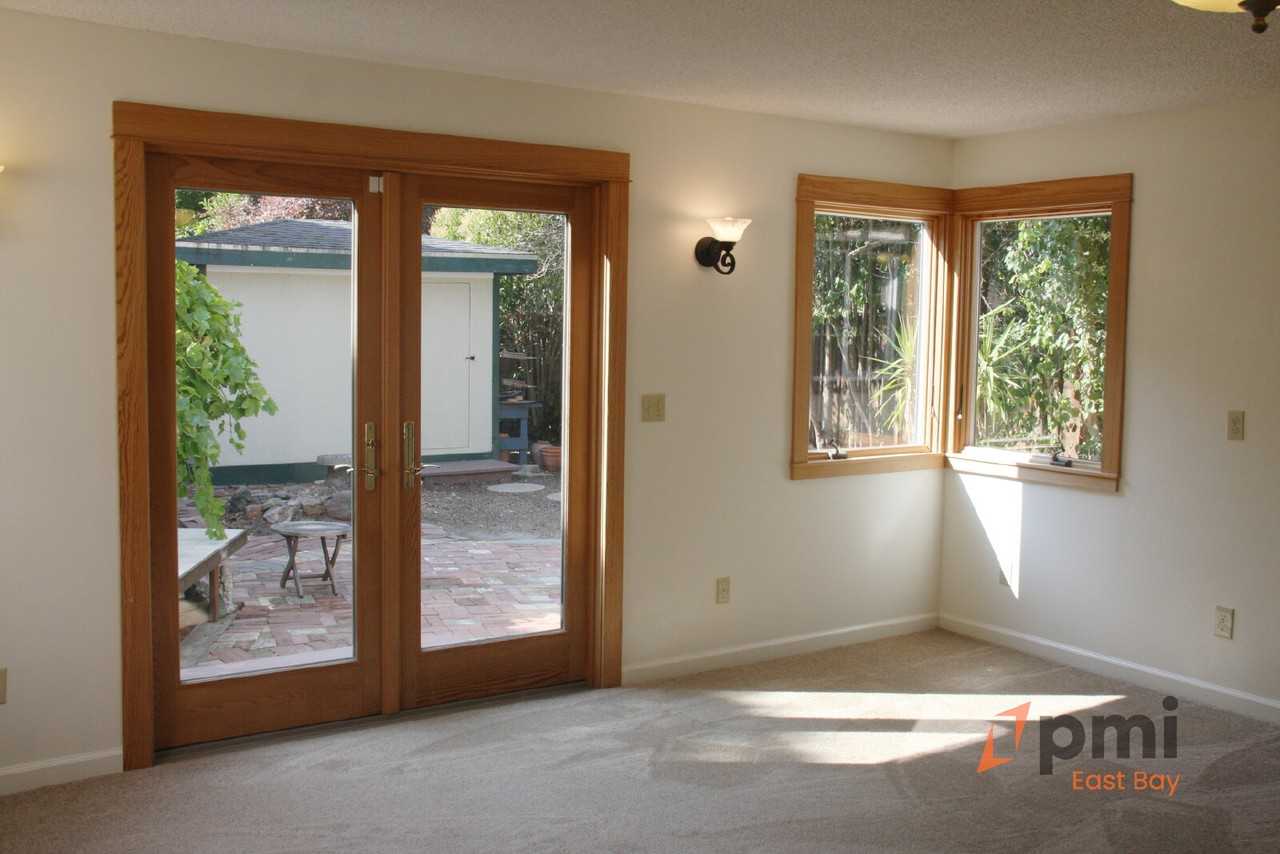 2307 Collins Ave - Photo 2 of 18