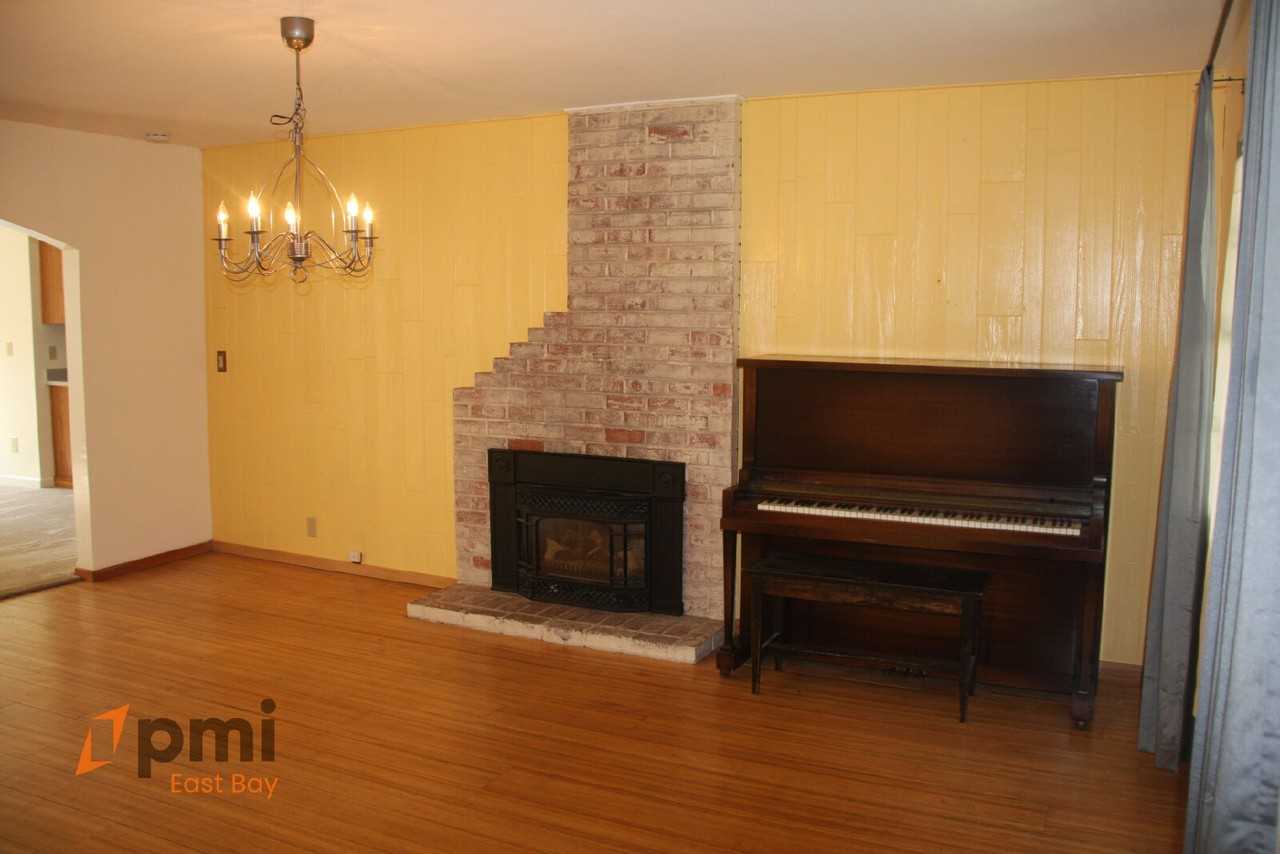 2307 Collins Ave - Photo 3 of 18