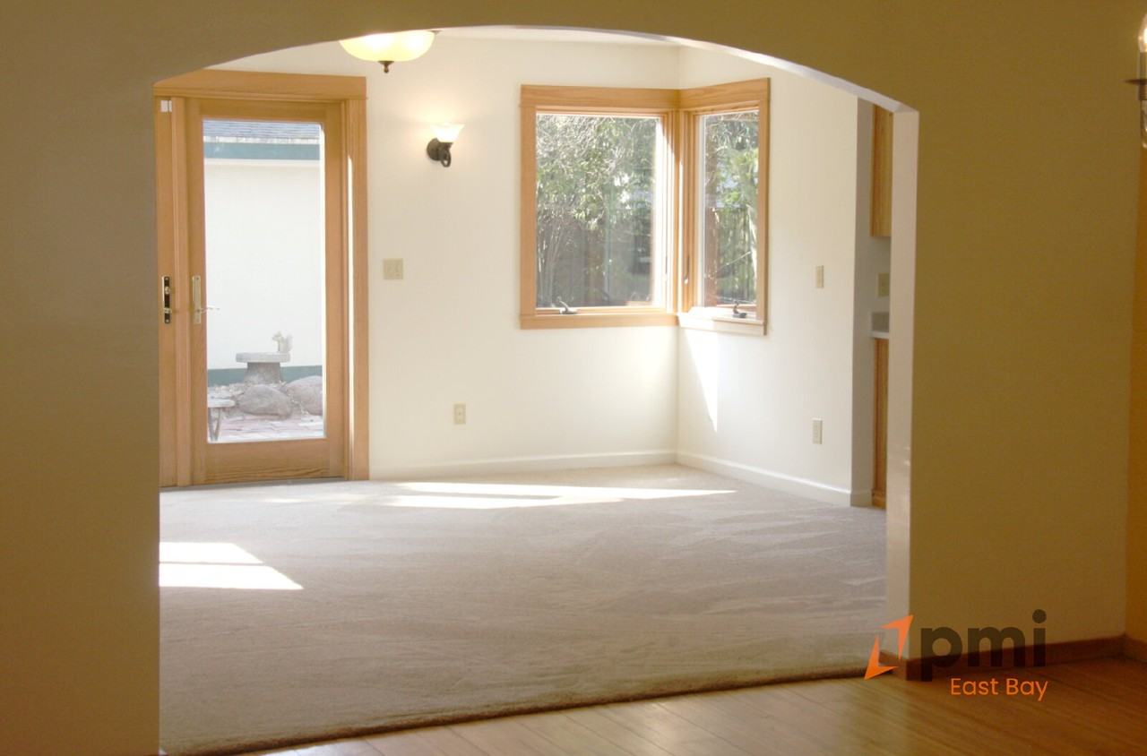 2307 Collins Ave - Photo 5 of 18
