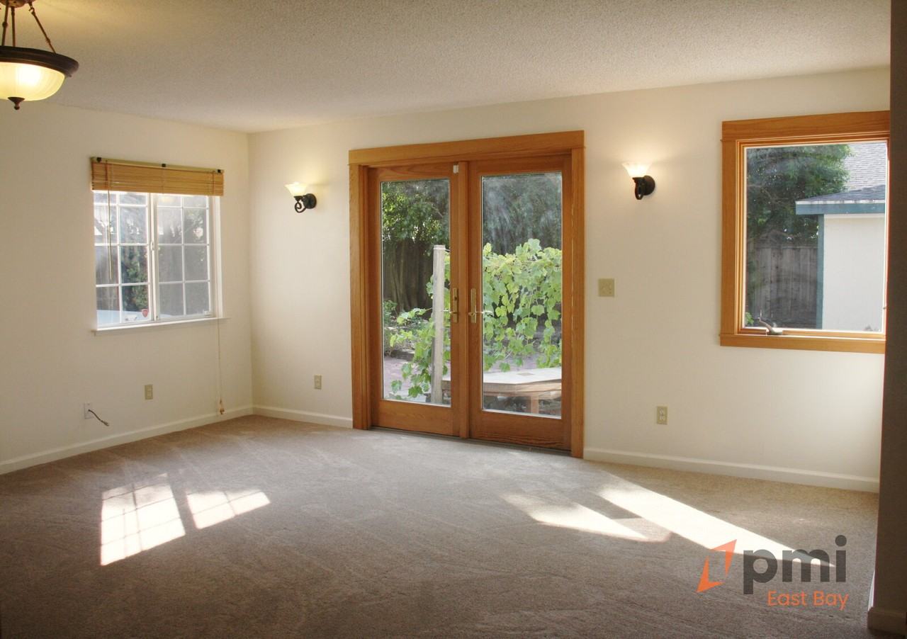 2307 Collins Ave - Photo 6 of 18