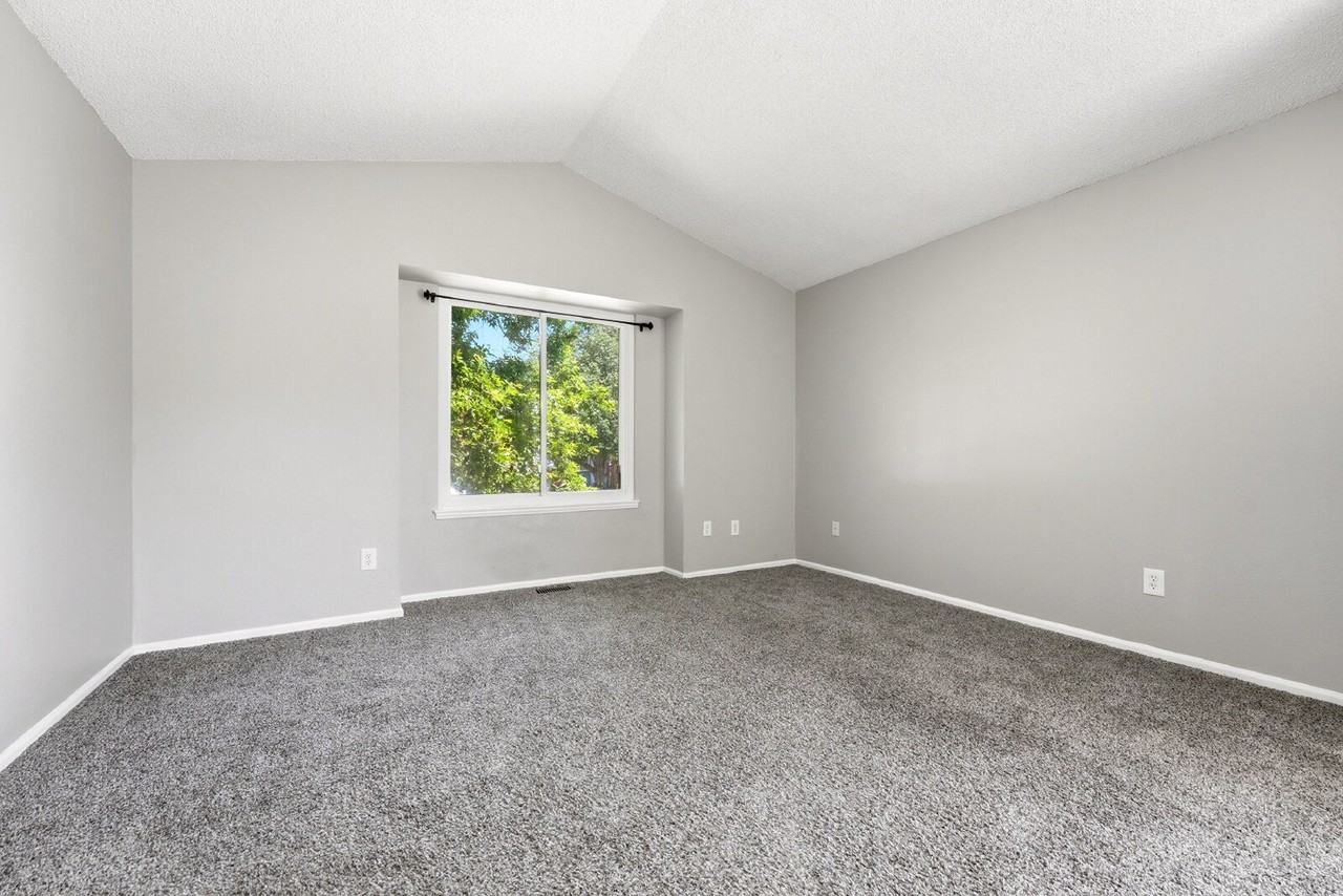 17736 E Cornell Dr - Photo 3 of 36