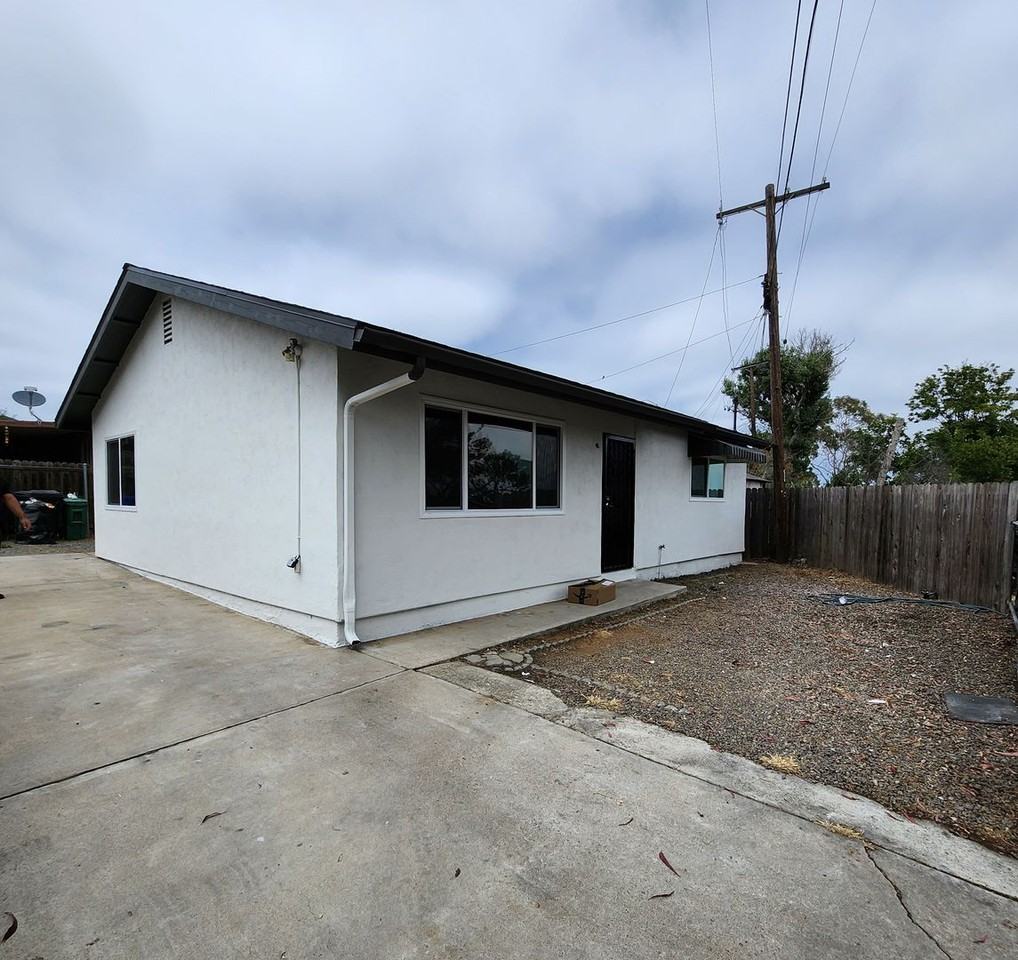 3035 E St - Photo 4 of 11