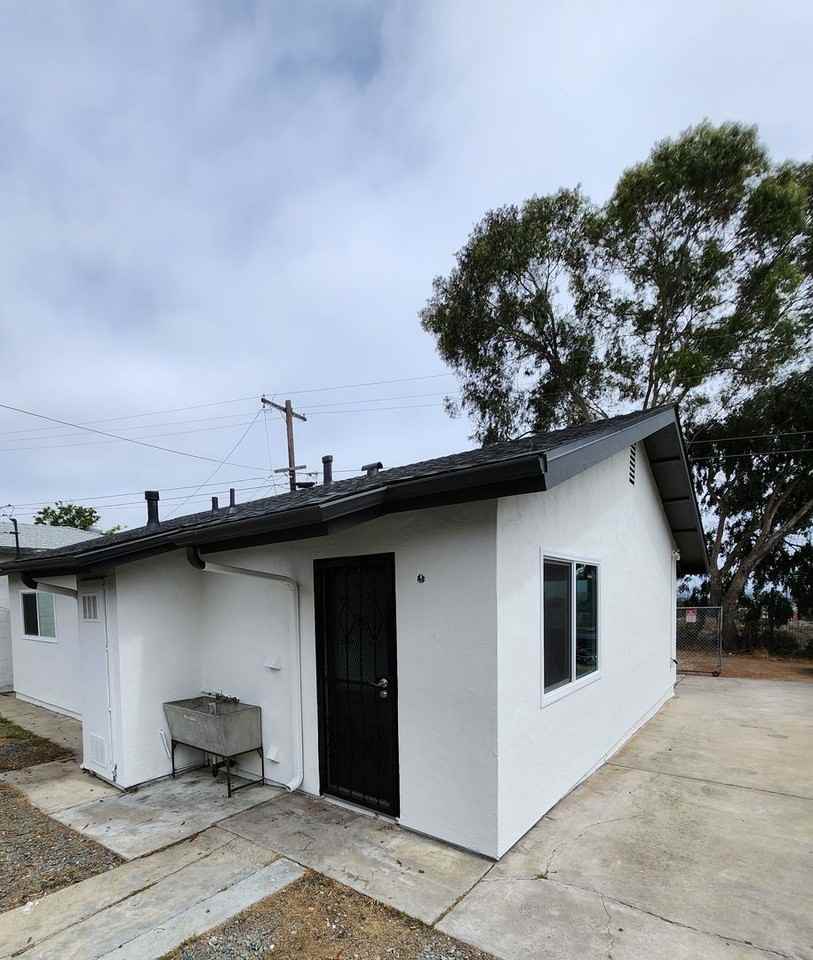 3035 E St - Photo 5 of 11