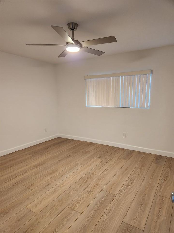 3035 E St - Photo 7 of 11