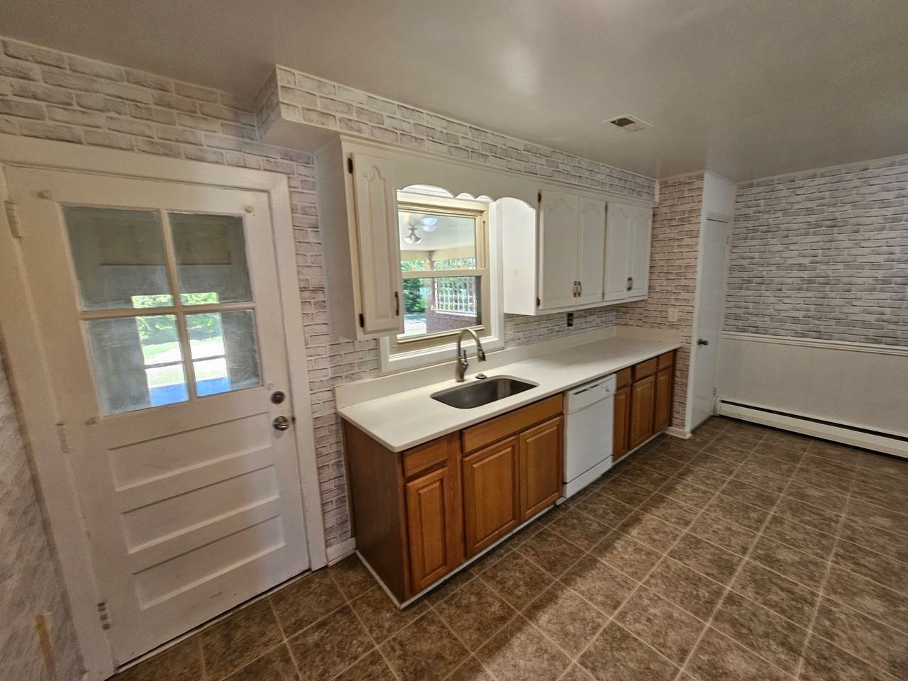 1812 Ashley Dr - Photo 7 of 20