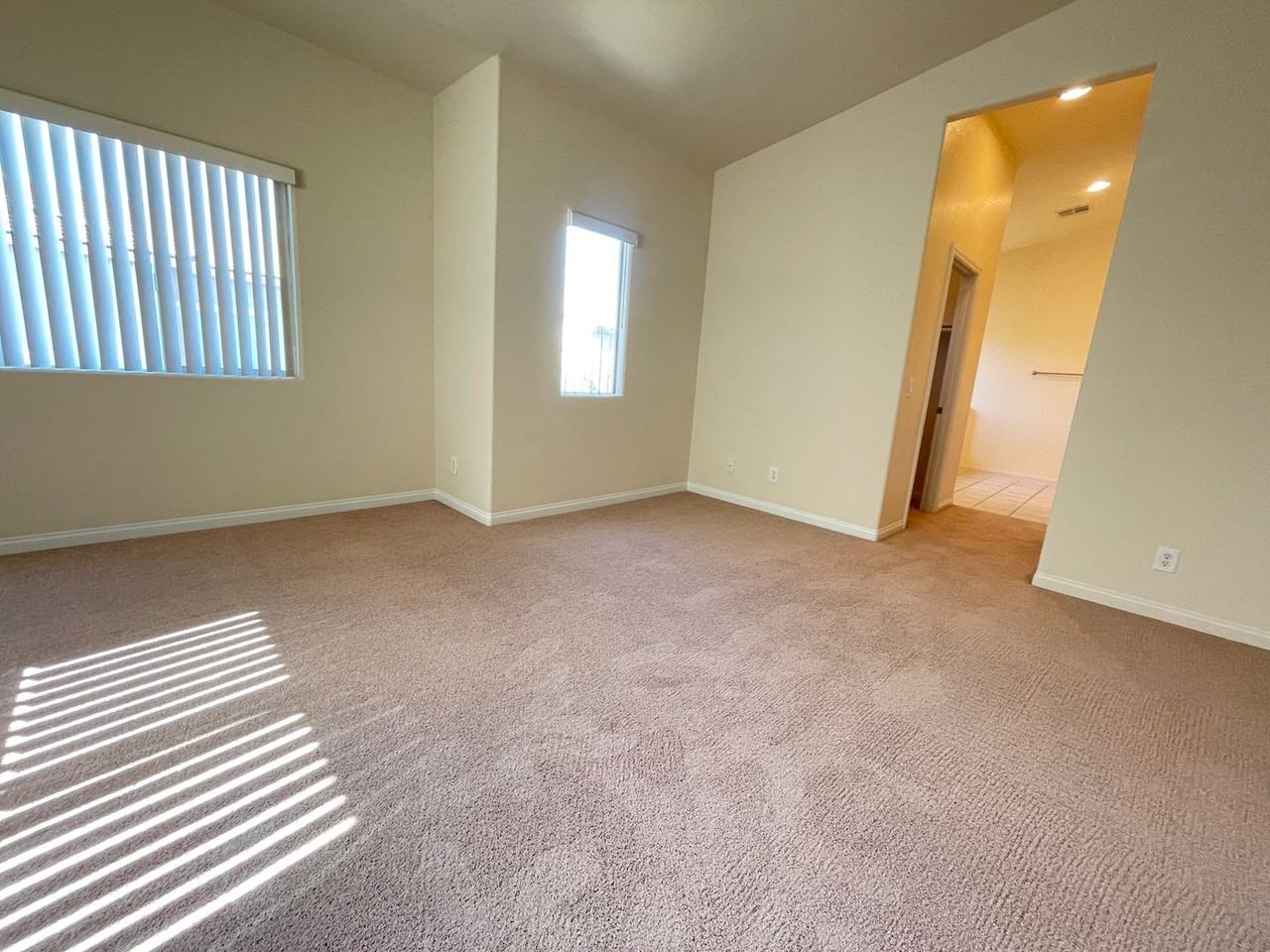 862 Park Walk Ave - Photo 3 of 17