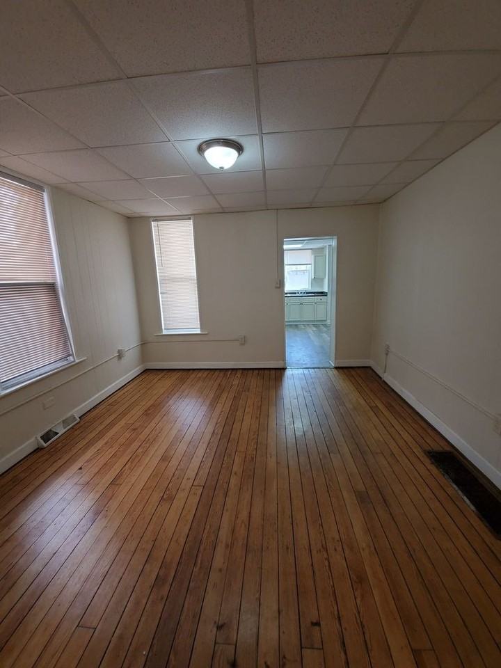 22 S Locust St - Photo 4 of 27