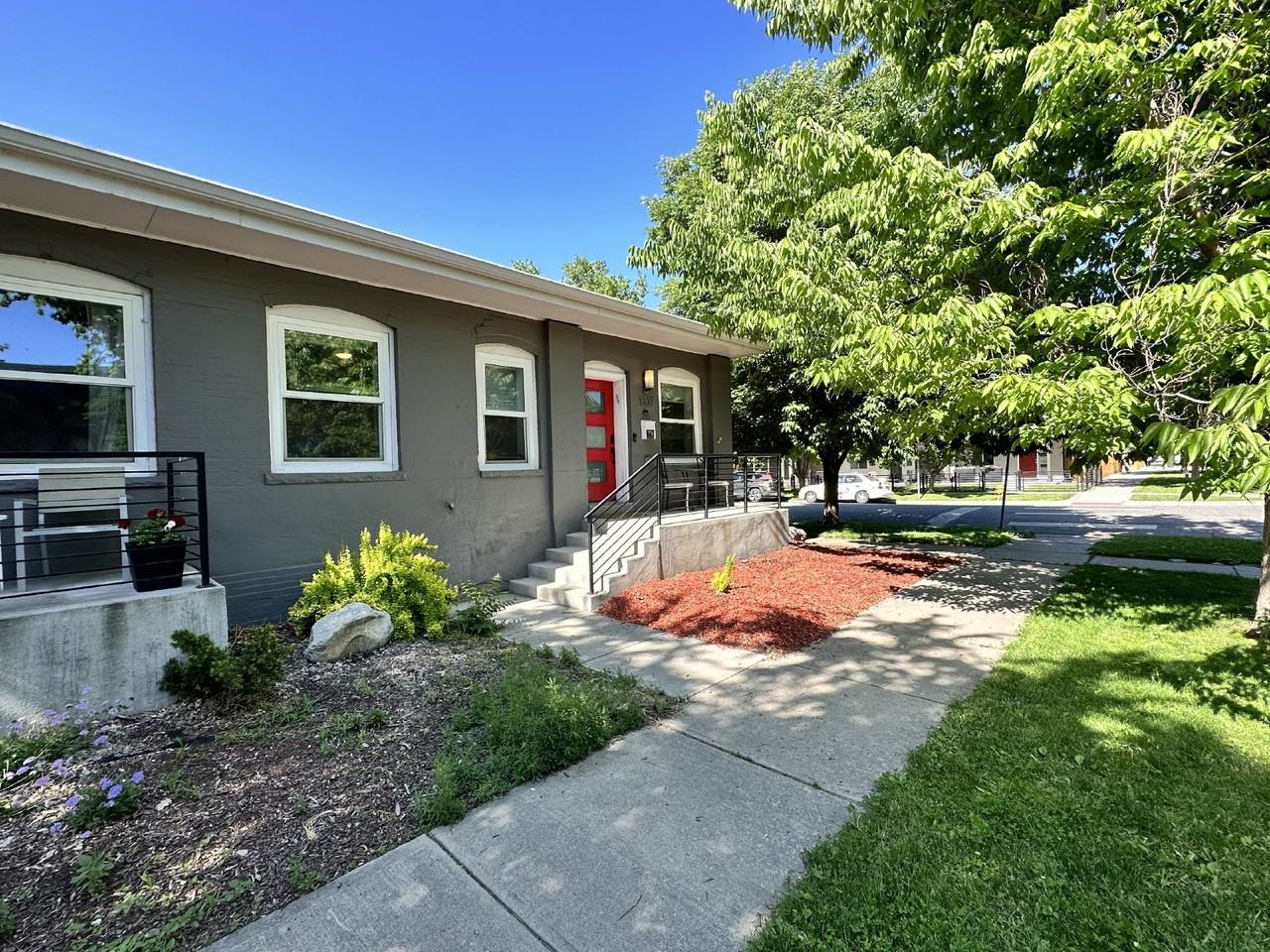 1337 E 33rd Ave - Photo 3 of 24