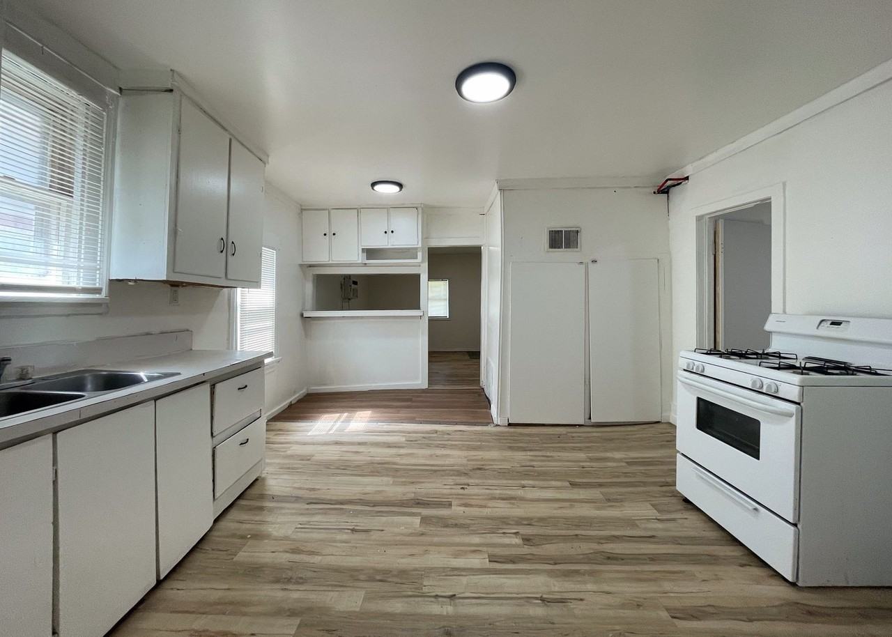 1523 E 4th Ave - Photo 4 of 12