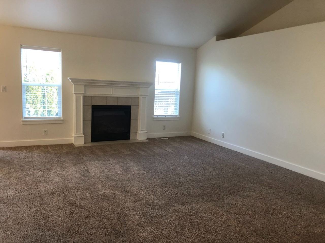 6081 Landmark Ln - Photo 4 of 35