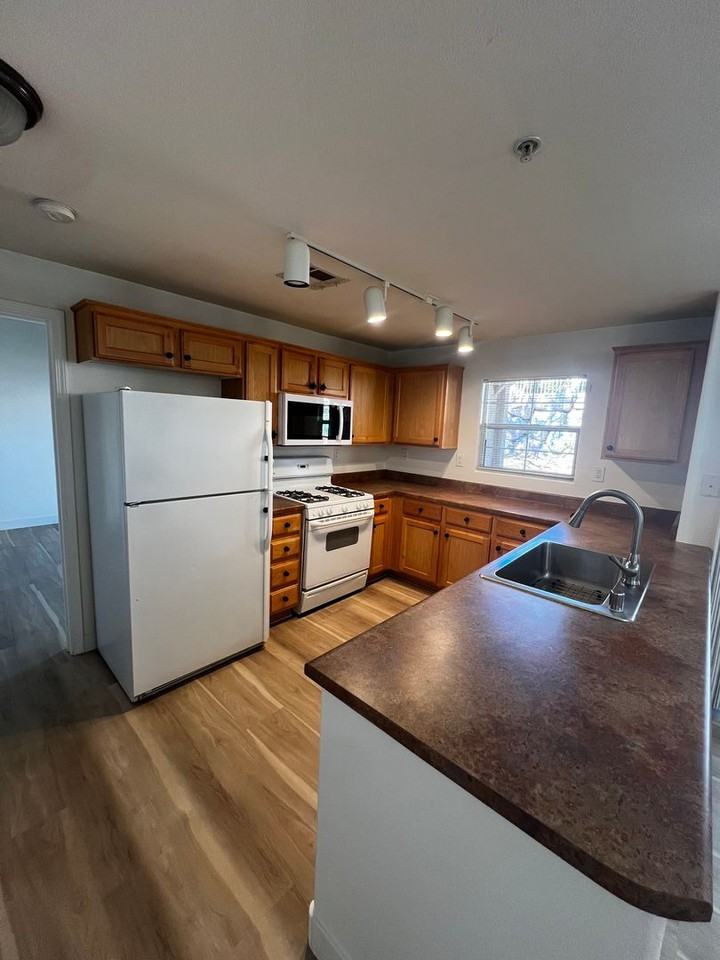 3915 Legend Hills St #104 - Photo 7 of 18