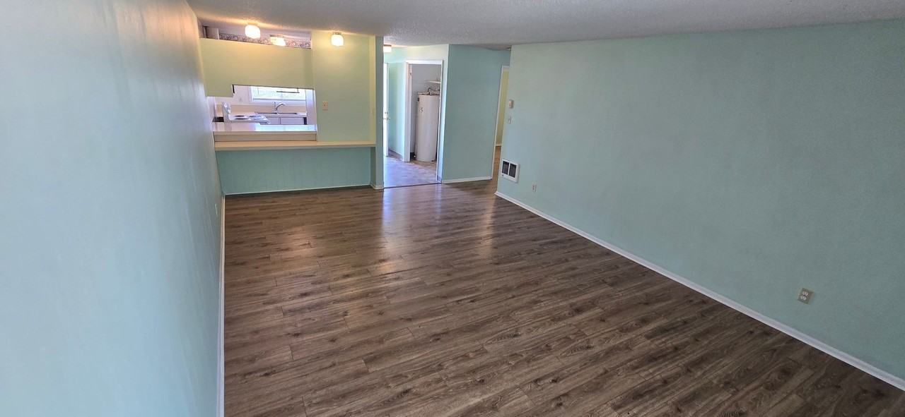 3224 Summers Ln - Photo 2 of 8