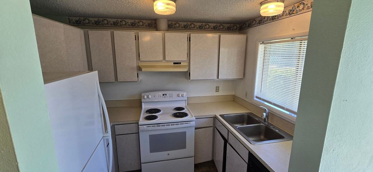 3224 Summers Ln - Photo 3 of 8