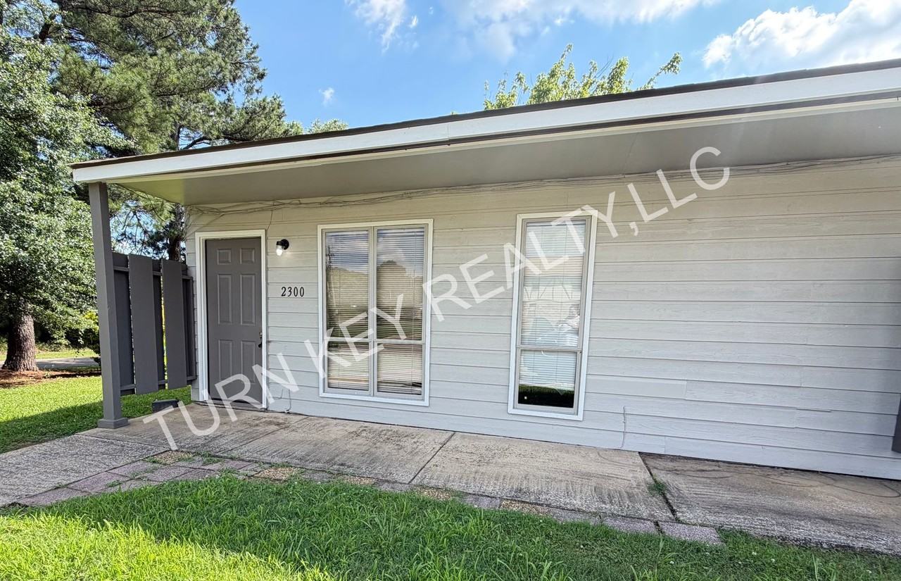 2300 Grayson Valley Cir - Photo 2 of 4