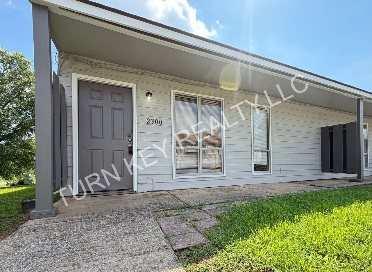 2300 Grayson Valley Cir - Photo 3 of 4