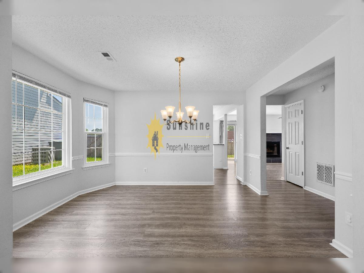 1486 Berkshire Dr - Photo 3 of 11
