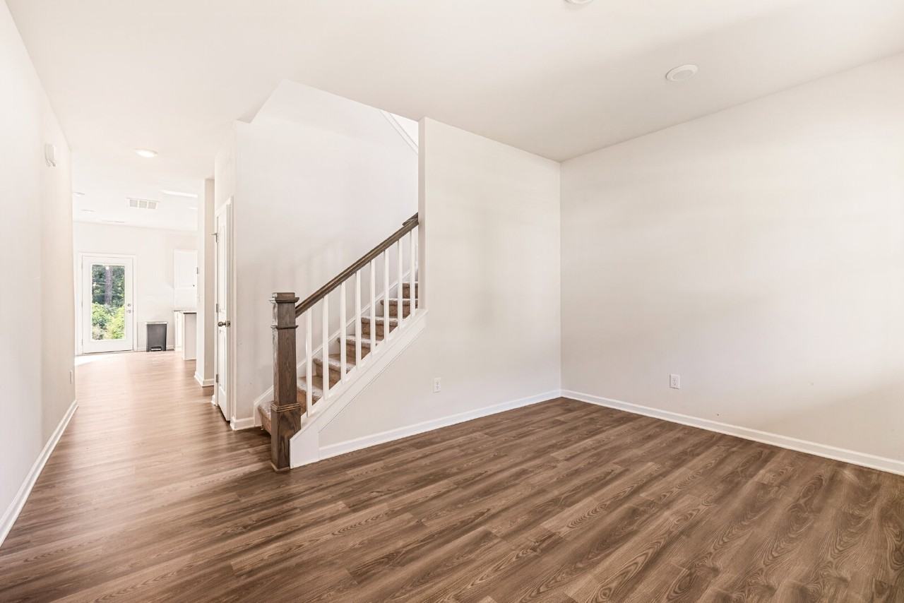 2216 Sussex Rd - Photo 4 of 29