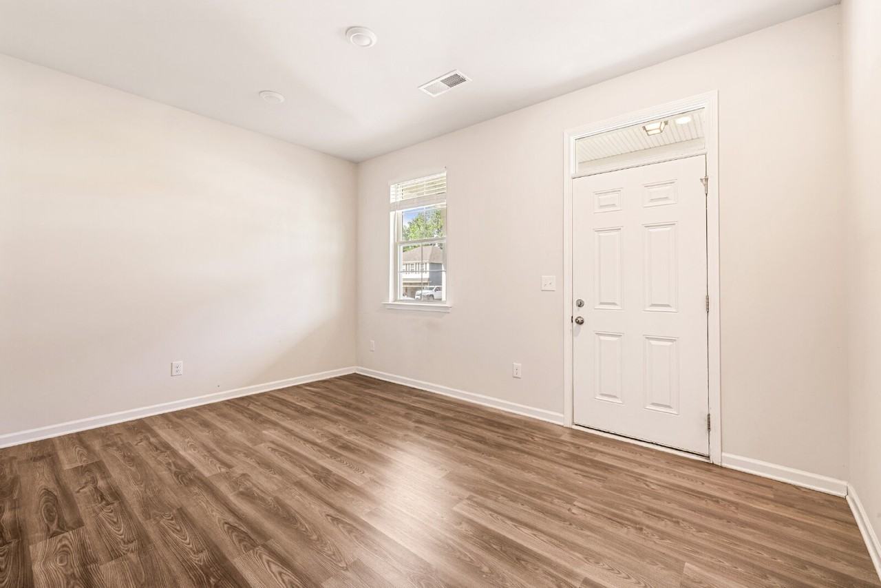 2216 Sussex Rd - Photo 5 of 29