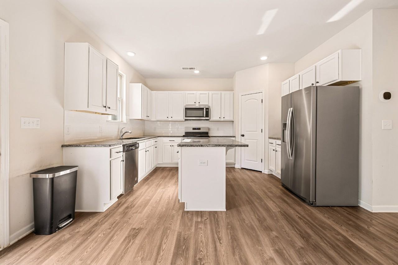 2216 Sussex Rd - Photo 6 of 29