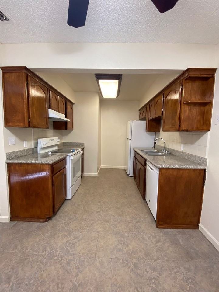 657 W Parlier Ave #126