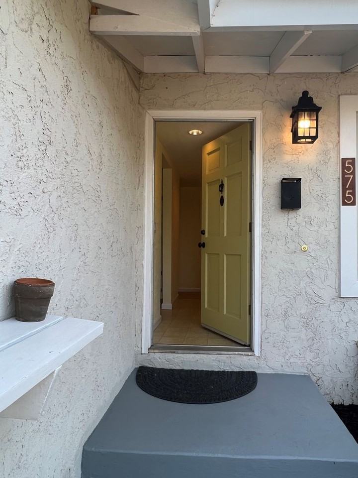575 Bonnie Ave - Photo 5 of 27