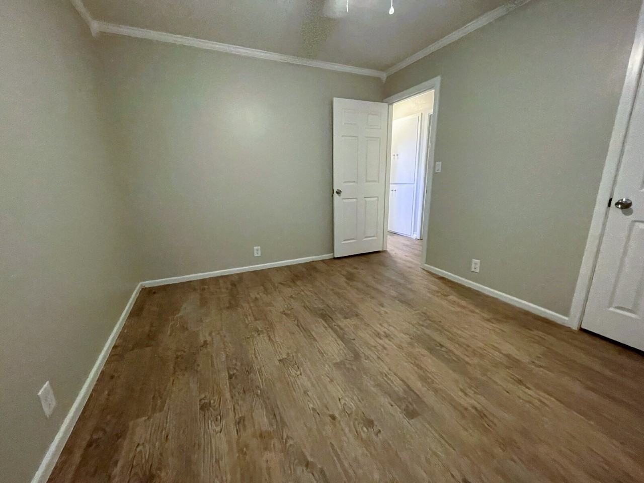 5311 25th St - Photo 3 of 7