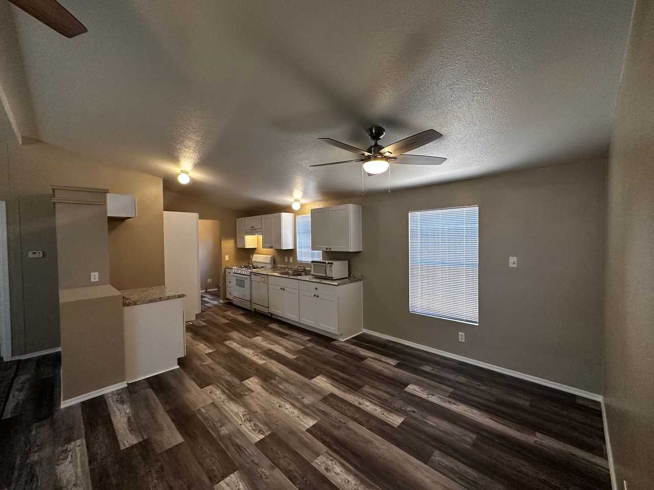 2150 E Snavely Ave - Photo 7 of 15