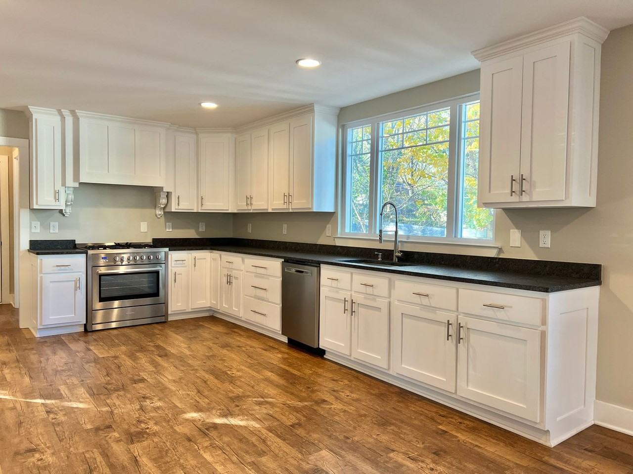 604 Rudolph Ave - Photo 5 of 20