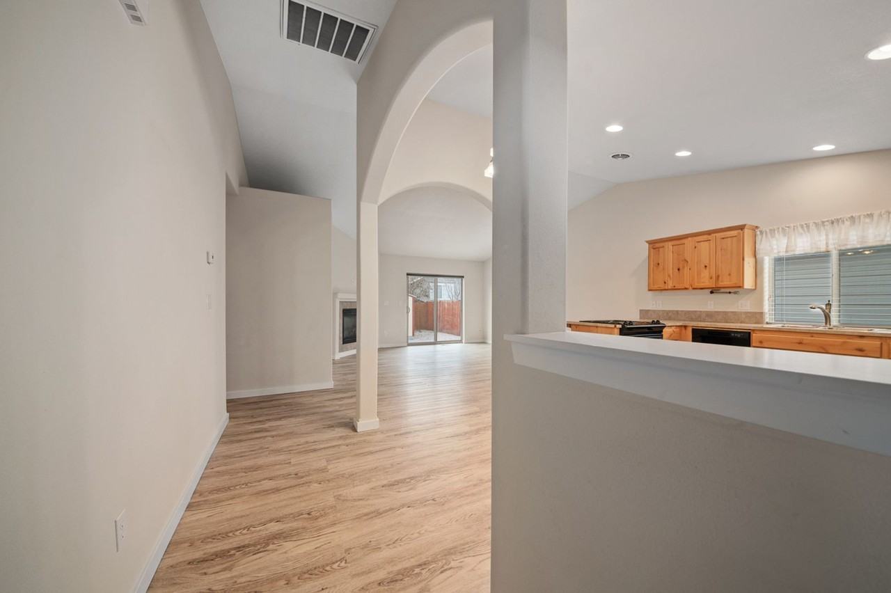 953 Sw 25th Ln - Photo 6 of 40