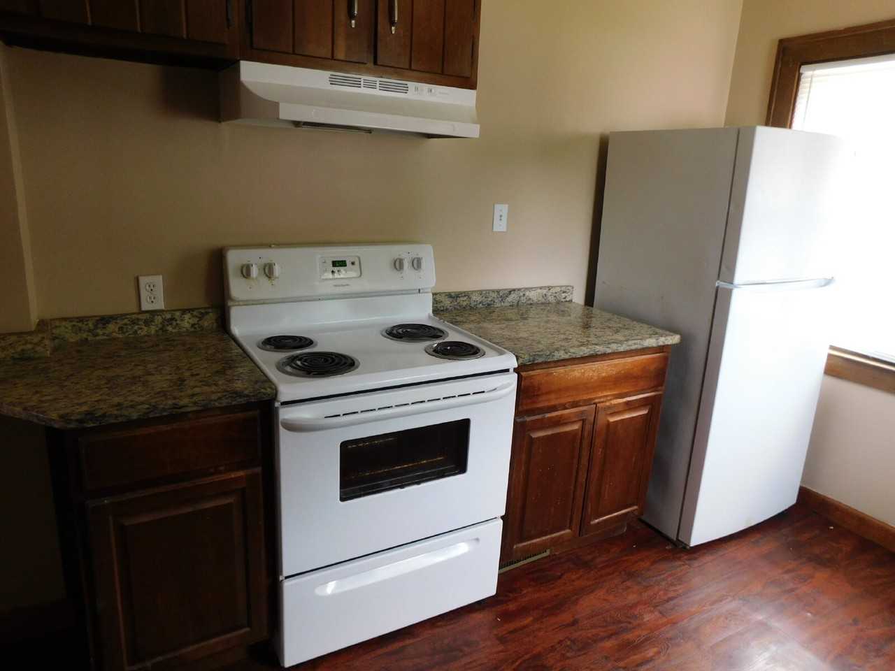22615 Maxine St - Photo 4 of 13
