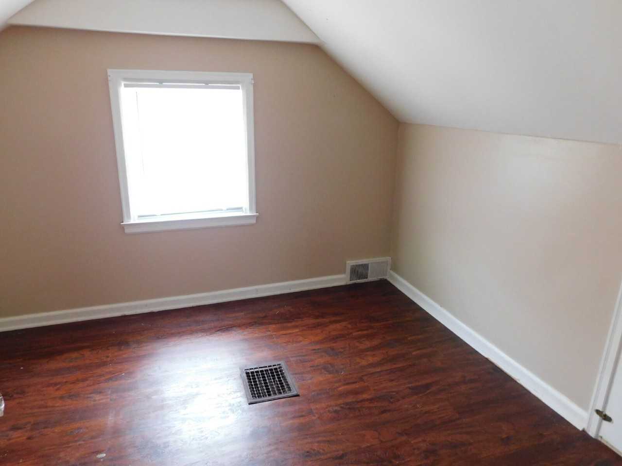22615 Maxine St - Photo 7 of 13
