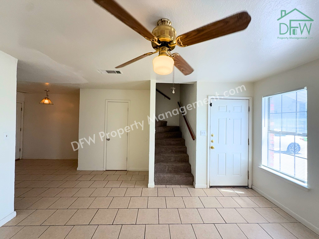807 W Walnut St #C2 - Photo 3 of 18