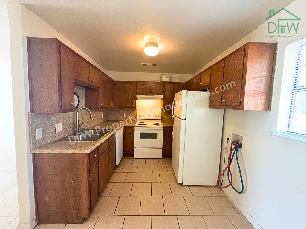 807 W Walnut St #C2 - Photo 5 of 18