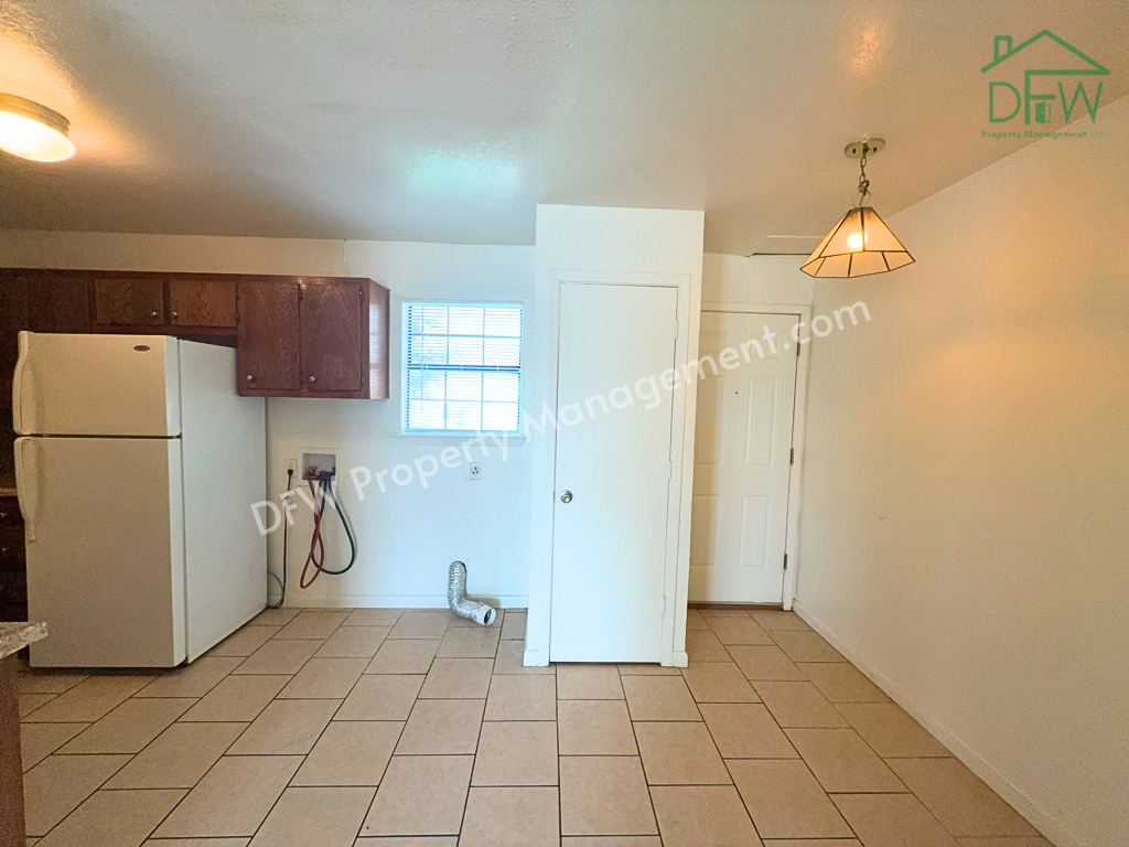 807 W Walnut St #C2 - Photo 7 of 18