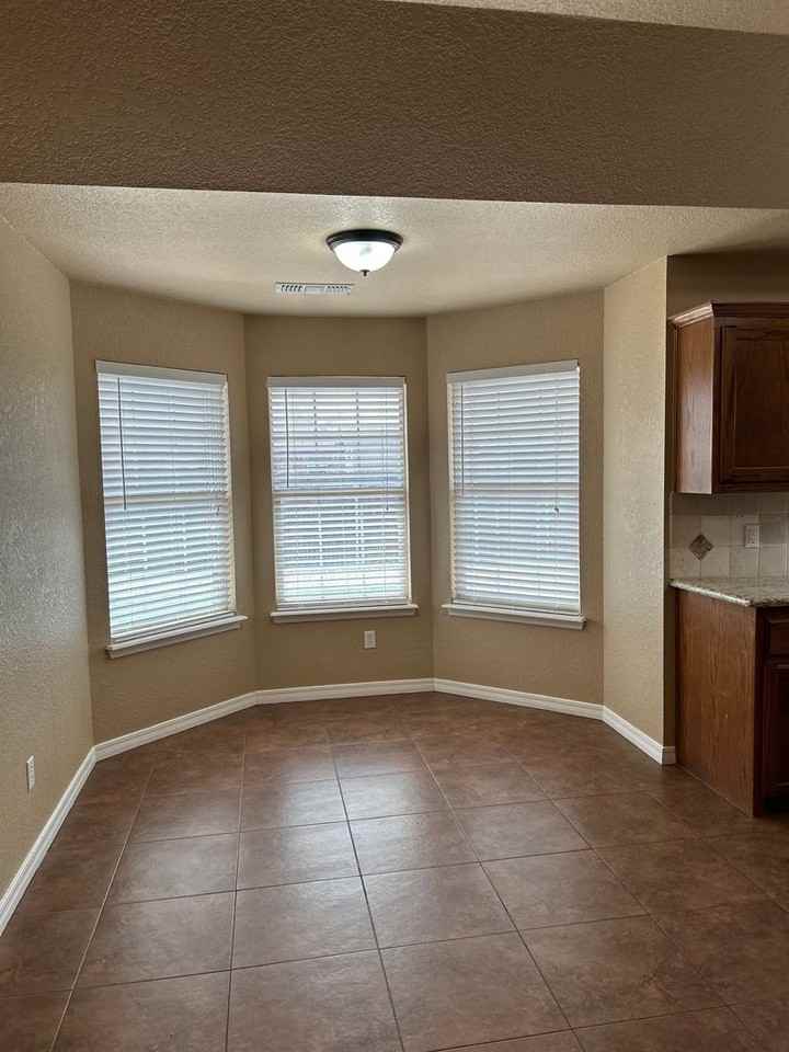 9313 Buccola Ave - Photo 6 of 17