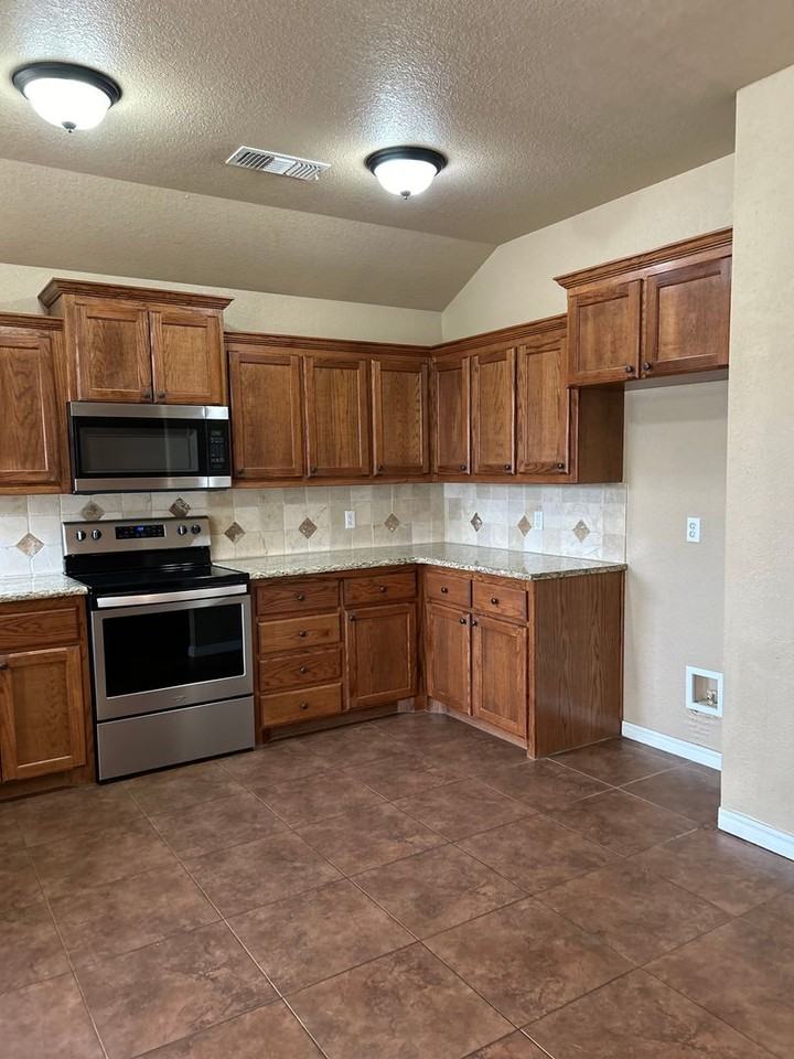 9313 Buccola Ave - Photo 7 of 17