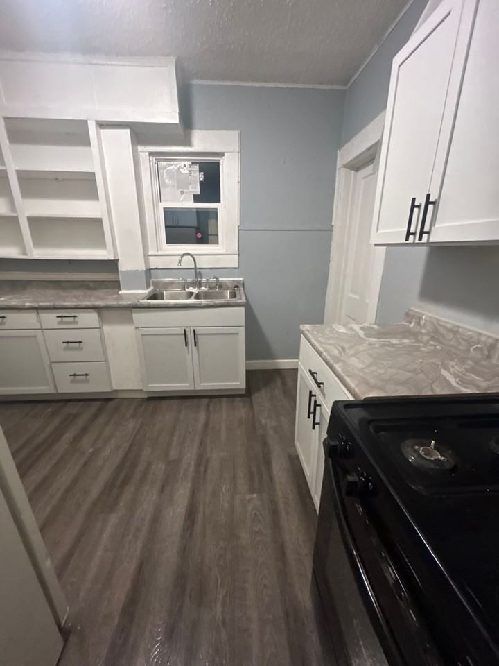614 N Michigan St - Photo 4 of 20