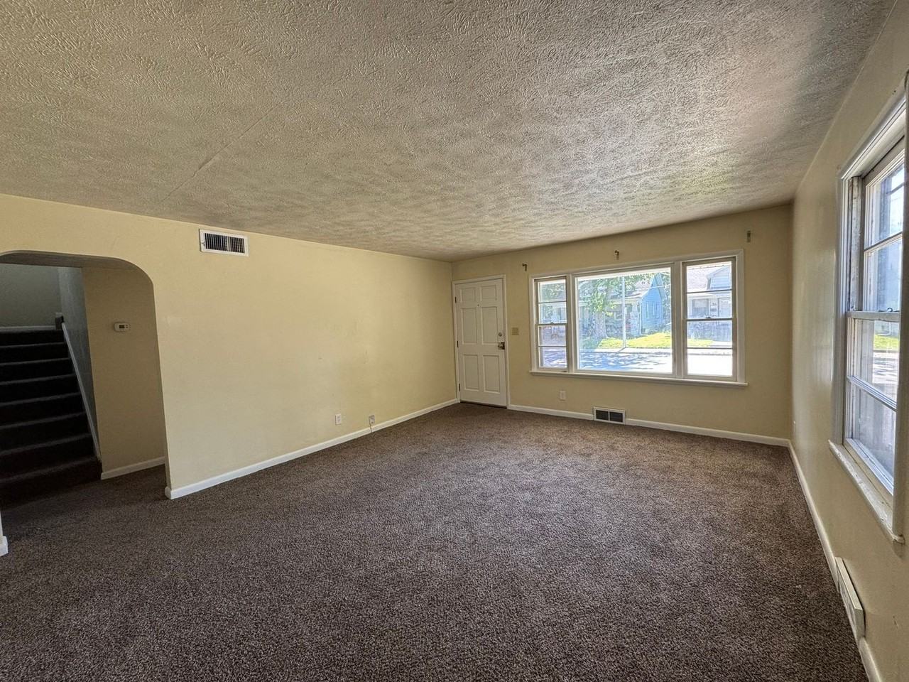 1127 Lodge Ave - Photo 2 of 11
