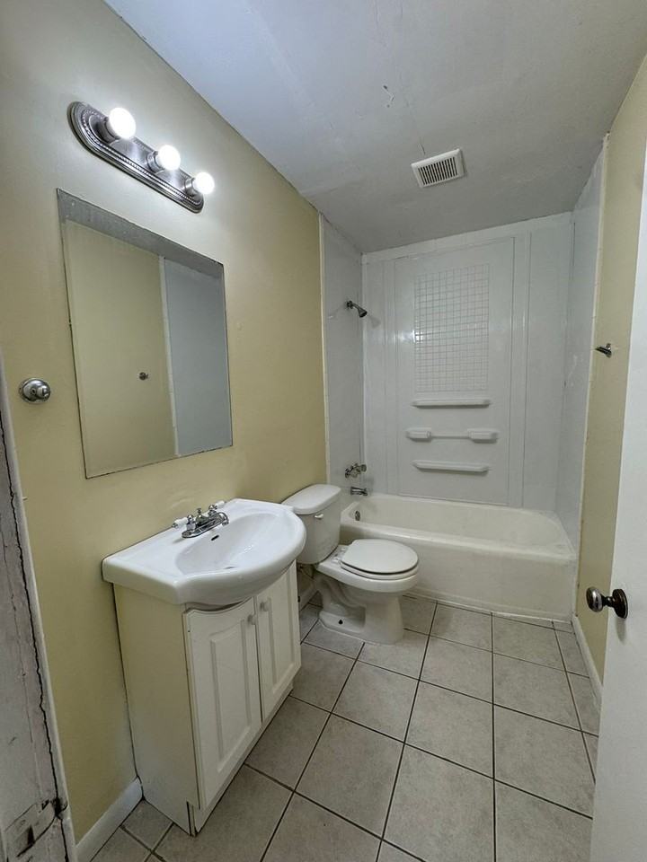 1127 Lodge Ave - Photo 4 of 11