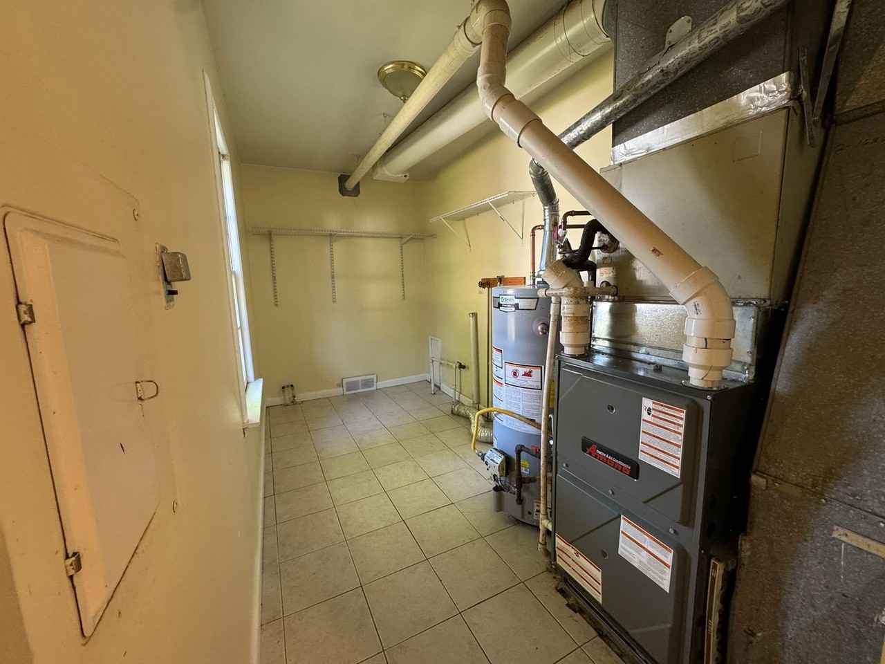 1127 Lodge Ave - Photo 6 of 11