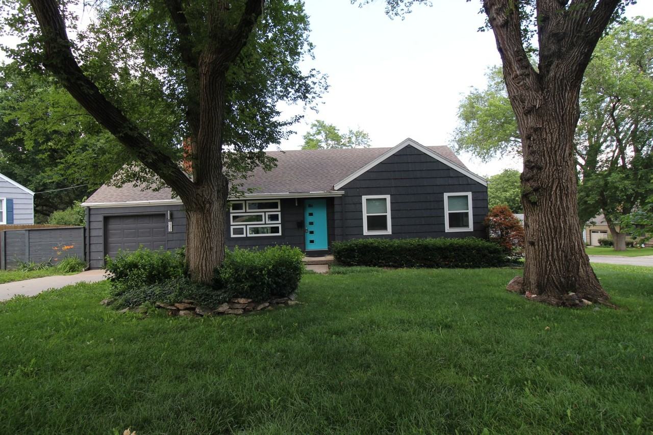 5739 Beverly Ln - Photo 2 of 15