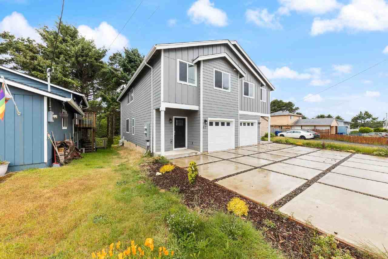 427 Se Inlet Ave - Photo 2 of 50