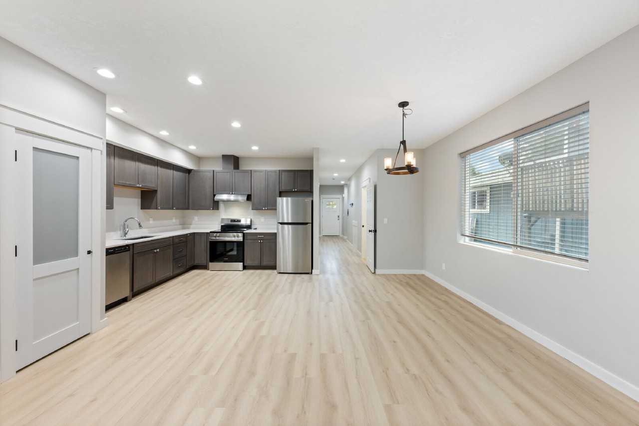 427 Se Inlet Ave - Photo 7 of 50