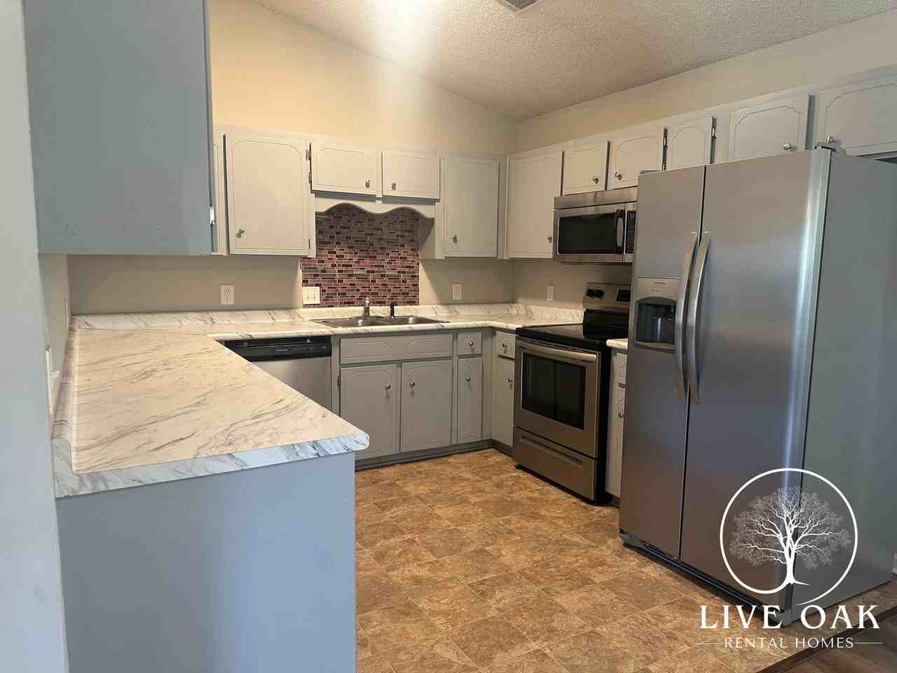 997 Ridgeland Dr - Photo 3 of 13