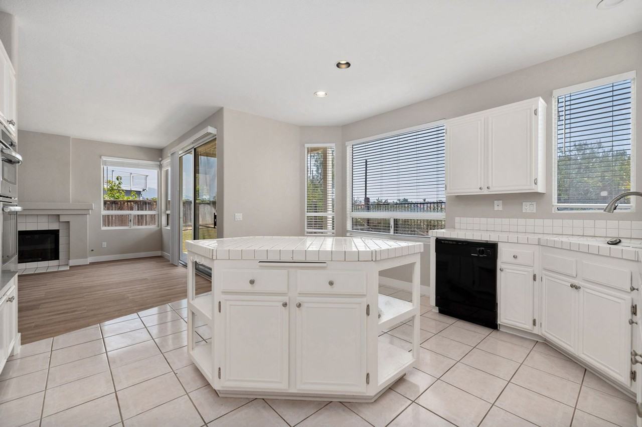 7996 Cicada Ct - Photo 7 of 21