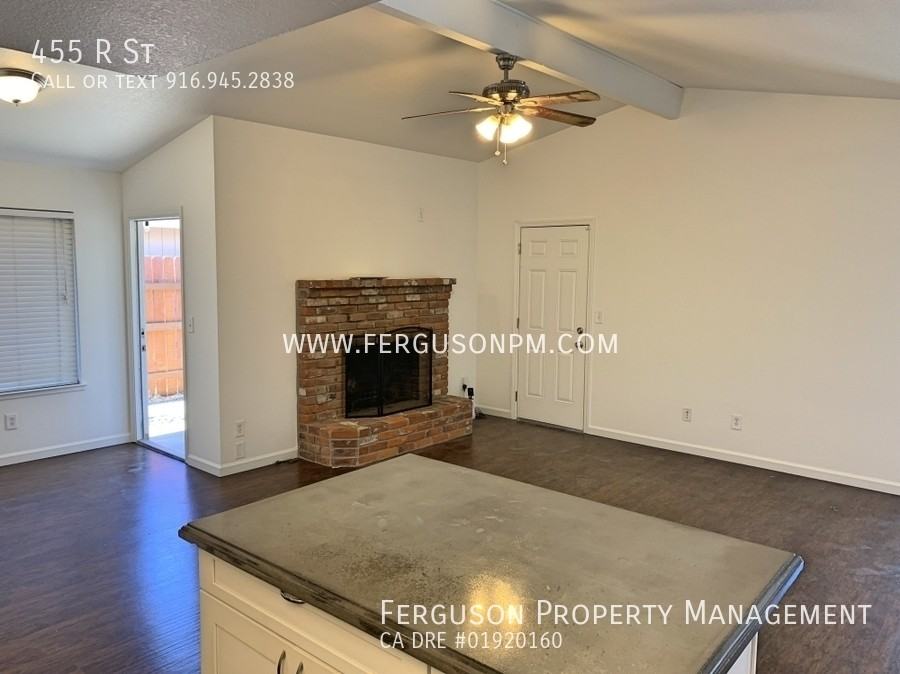 455 R St - Photo 4 of 10