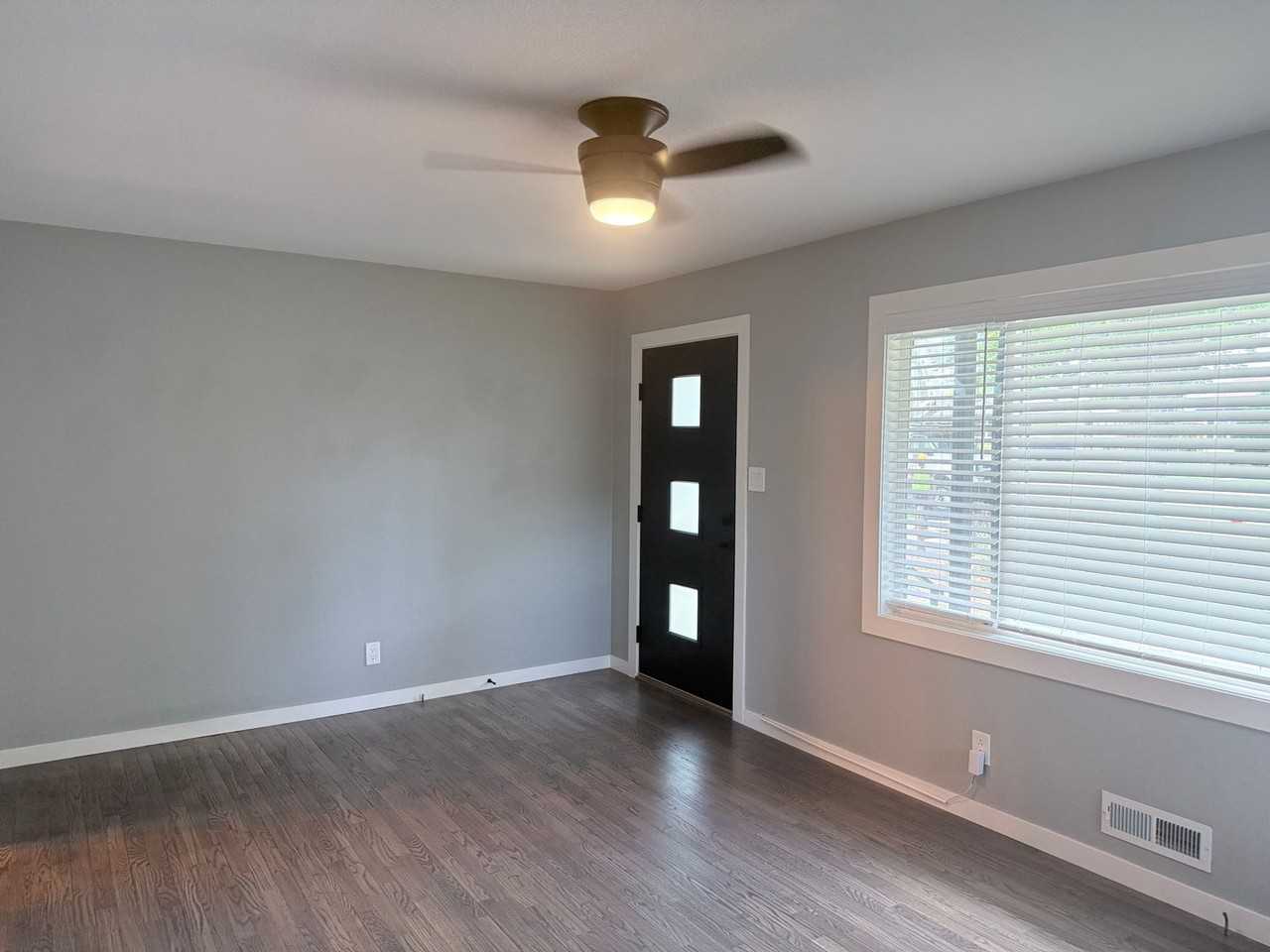 1141 E Madison St - Photo 4 of 21