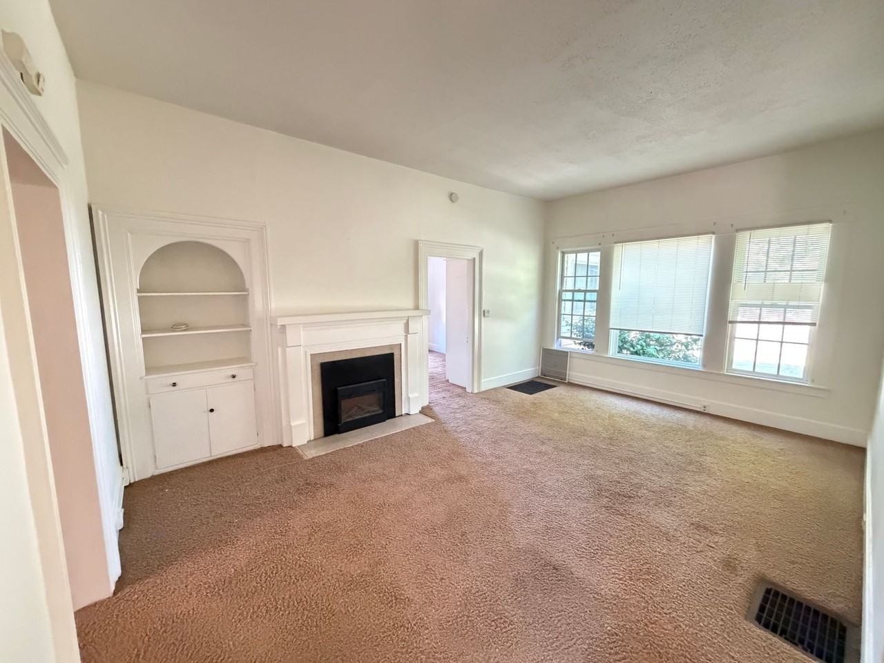 11221 E Eight Mile Rd - Photo 5 of 33